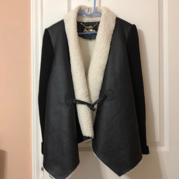 Sam Edelman Jackets & Blazers - Sam Edelman Black Faux Leather Sherpa Jacket. M.